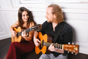 CROSSING STRINGS – Classical Fingerstyle Guitar Duo