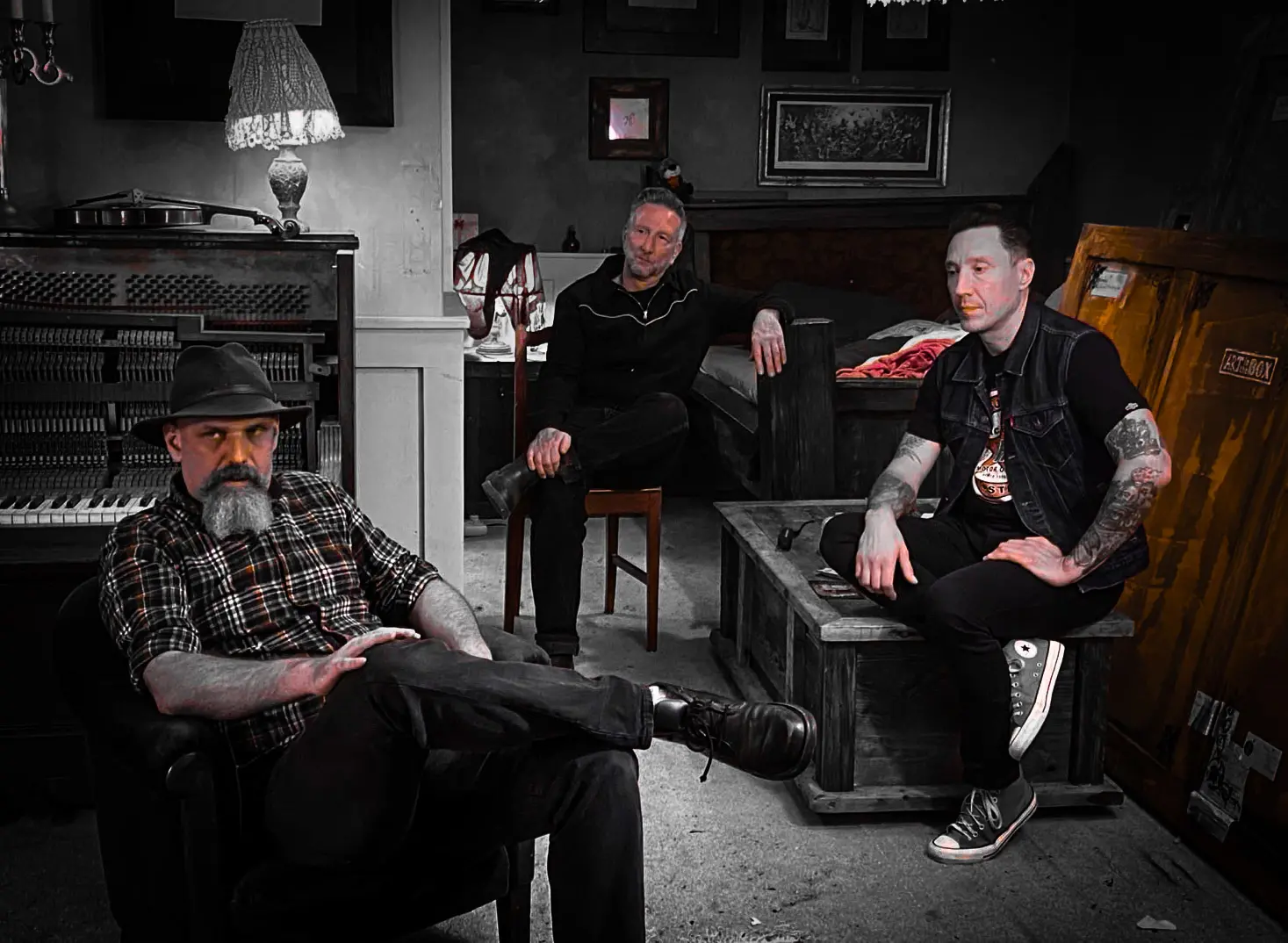GWÖLB Live: The Solitary Men.